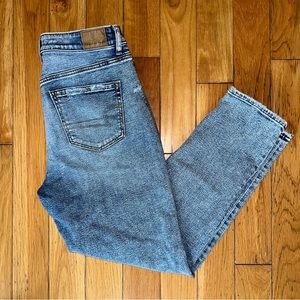 American Eagle Distressed Mom Jeans size 8